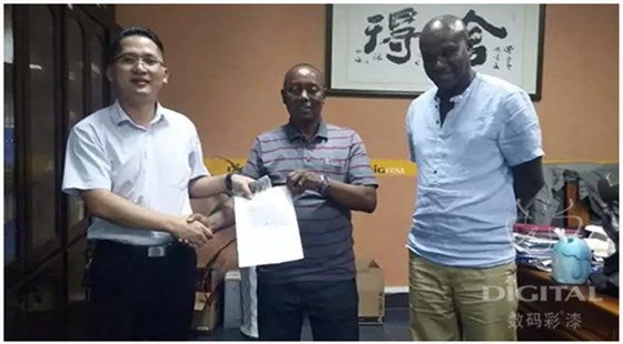 肯尼亞友商與外貿部經理簽約合影