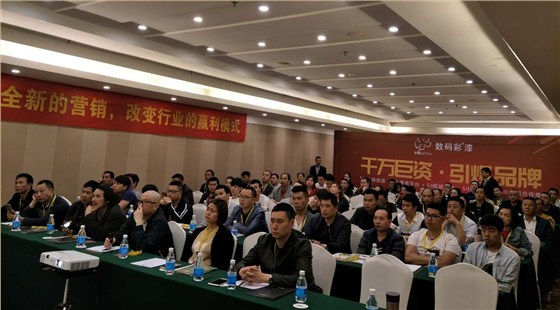 勒是霧都！數碼彩創新破局，扭轉家裝漆乾坤