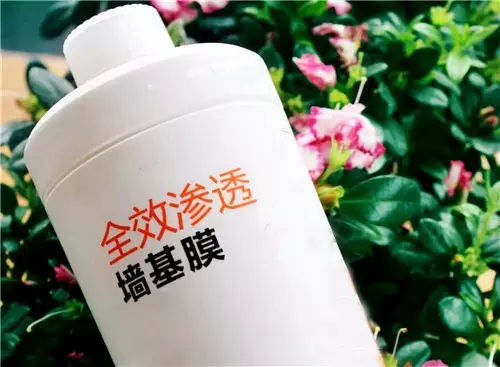 〖家裝資訊臺(tái)〗潮濕天氣，房子剪開(kāi)壁紙全是蘑菇